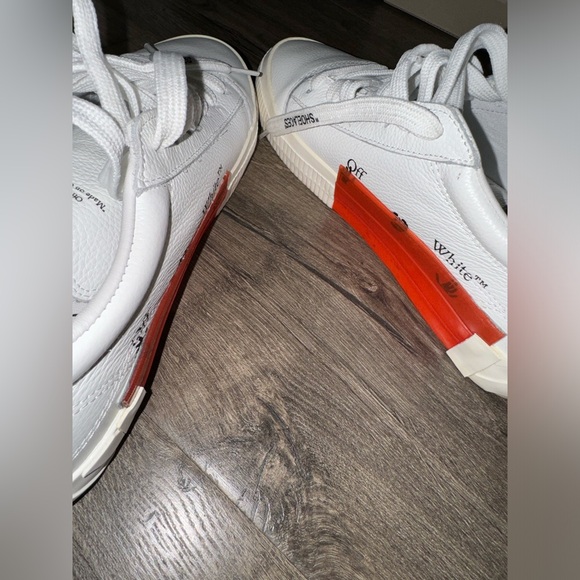 Off-White Low Vulcanized Sneaker. Excellent condition. - Picture 3 of 4